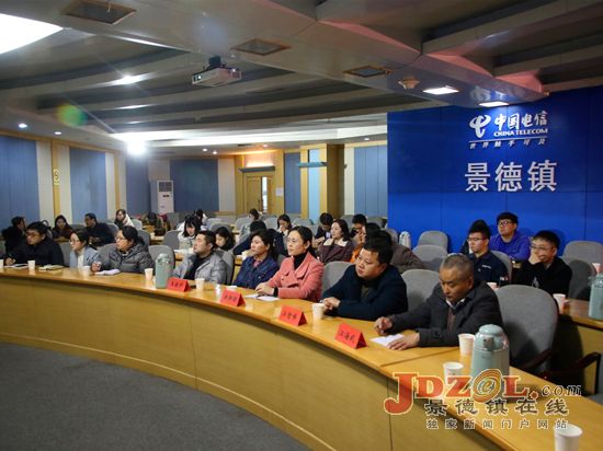 团市委组织收看“做合格共青团员”电视会