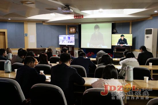 团市委组织收看“做合格共青团员”电视会