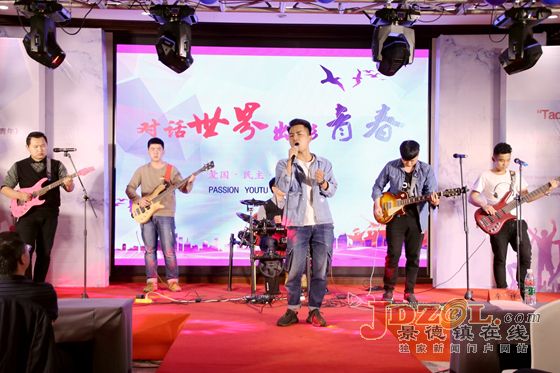 景德镇市举行首届“TOP10瓷都青客”现场秀活动.