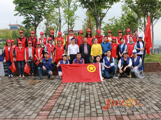 团景德镇市委开展环境大整治主题团日活动.