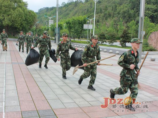 团景德镇市委开展环境大整治主题团日活动.