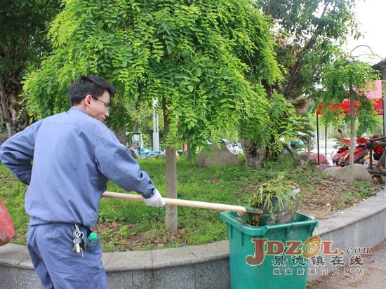 团景德镇市委开展环境大整治主题团日活动.