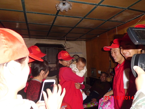 团市委组织开展关爱空巢老人和留守儿童实际行动践行五城同创