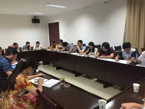 团景德镇市委举办“三严三实”专题研讨会暨“团干部健康成长”大讨论