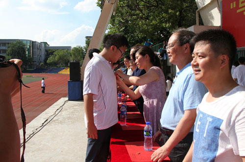 我市举行“与人生对话,我的中国梦”成人宣誓仪式