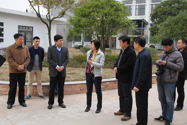 市委副书记梅亦在大学生创业孵化园调研