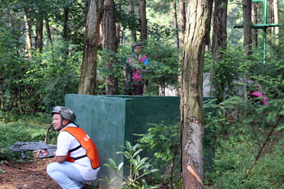 团市委党支部开展“两学一做”党员素质拓展训练活动