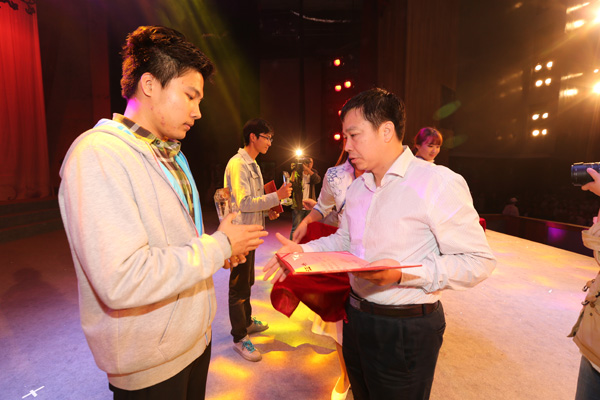 首届全国青年陶瓷艺术大赛颁奖大会举行