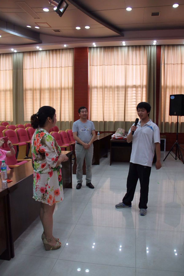 “轻松备考，12355与你同行”考前减压活动在市第二中学举行