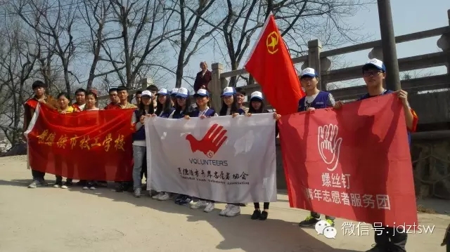 迎接雷锋日 呼唤真善美——我市“3•5”学雷锋日现场侧记