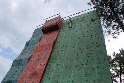 团市委党支部开展“两学一做”党员素质拓展训练活动