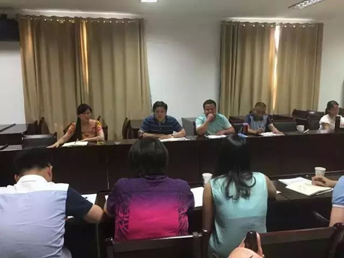 团景德镇市委举办“三严三实”专题研讨会暨“团干部健康成长”大讨论