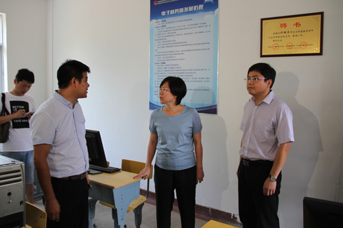 市委副书记梅亦就我市青年创业就业和青年社会组织建设等工作进行调研