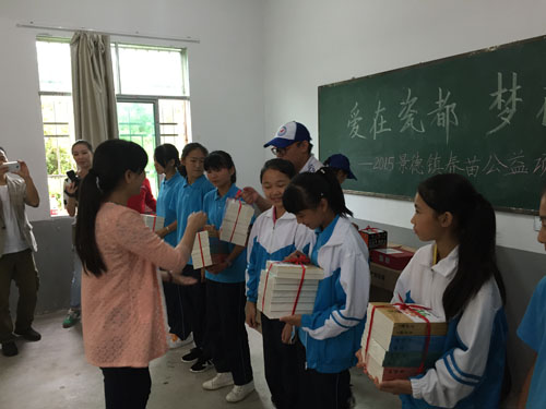 “爱在瓷都 蒙在春苗”——为留守儿童创造一片快乐天空