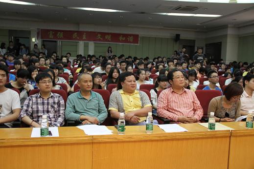 奋斗的青春最美丽——瓷都“十杰”青年践行社会主义核心价值观分享团举行首场报告会