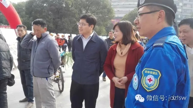 迎接雷锋日 呼唤真善美——我市“3•5”学雷锋日现场侧记