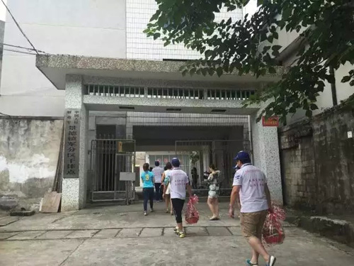 团景德镇市委组织青年志愿者慰问抗日老战士