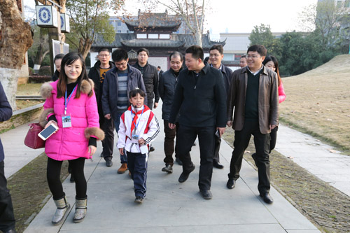 团省委年终“看亮点、找特色、比优势”巡回拉练活动在景进行