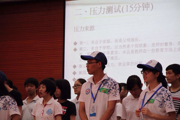 “轻松备考，12355与你同行”考前减压活动在市第二中学举行