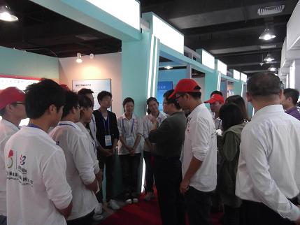 市长刘昌林在中国陶瓷博物馆亲切看望大学生志愿者