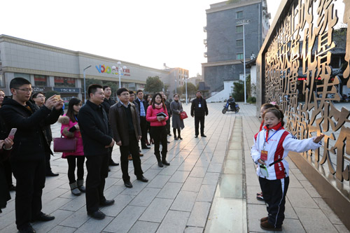 团省委年终“看亮点、找特色、比优势”巡回拉练活动在景进行