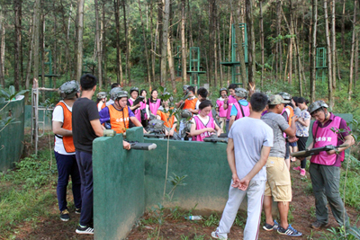 团市委党支部开展“两学一做”党员素质拓展训练活动