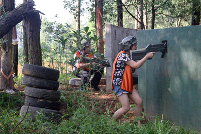 团市委党支部开展“两学一做”党员素质拓展训练活动