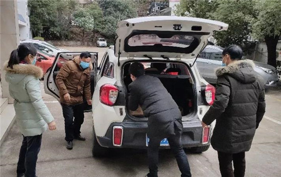 团市委向市疫情防控应急指挥部捐赠口罩并走访慰问青年突击队