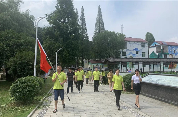 团市委开展纪念建党99周年（走进荷塘）活动