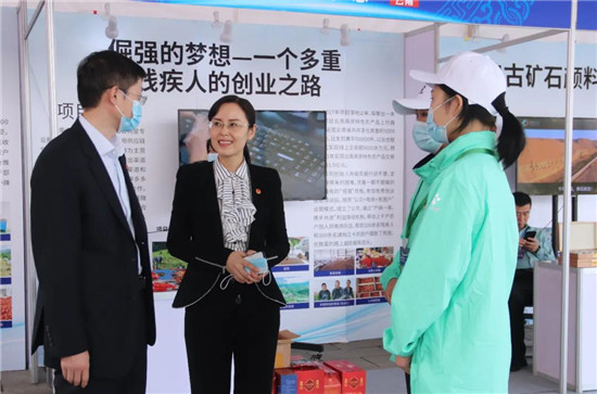 团中央青年发展部副部长方铁道来景参加会议并开展青创工作调研