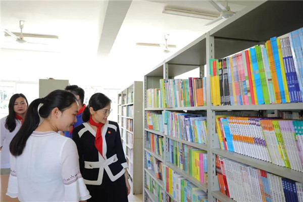 团市委、市青联开展“青情暖童心 永远跟党走”爱心捐赠活动