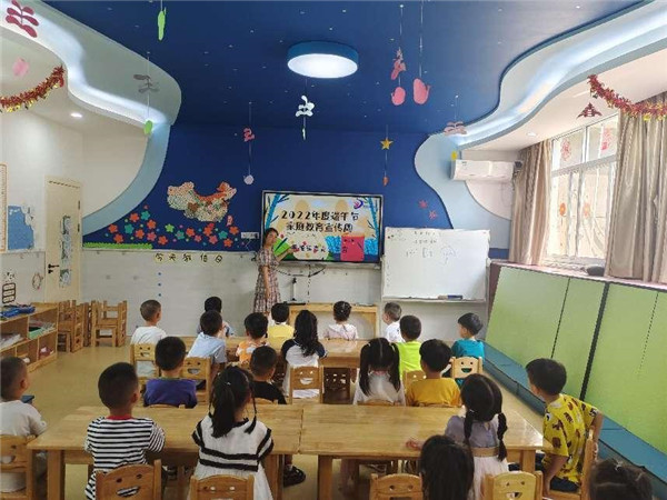 团市委开展“粽叶飘香迎端午 传统文化润童心”端午节文明家庭教育活动