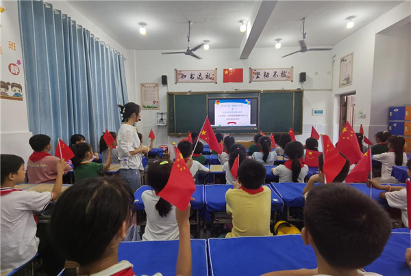 团市委开展“强国复兴有我”暨说说我的爱国故事会活动　　　