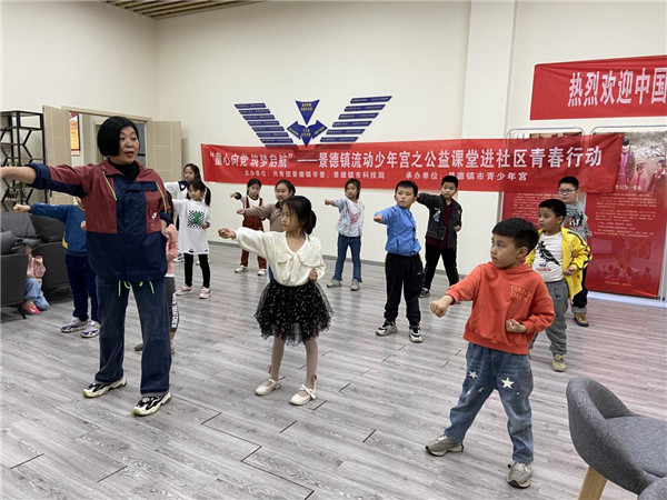 团市委开展“童心向党 筑梦启航”慰问困难儿童、留守儿童暨公益课堂进社区青春行动