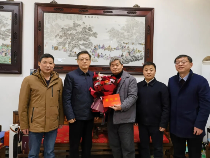 团市委陪同市人大常委会副主任占剑走访慰问专家人才　