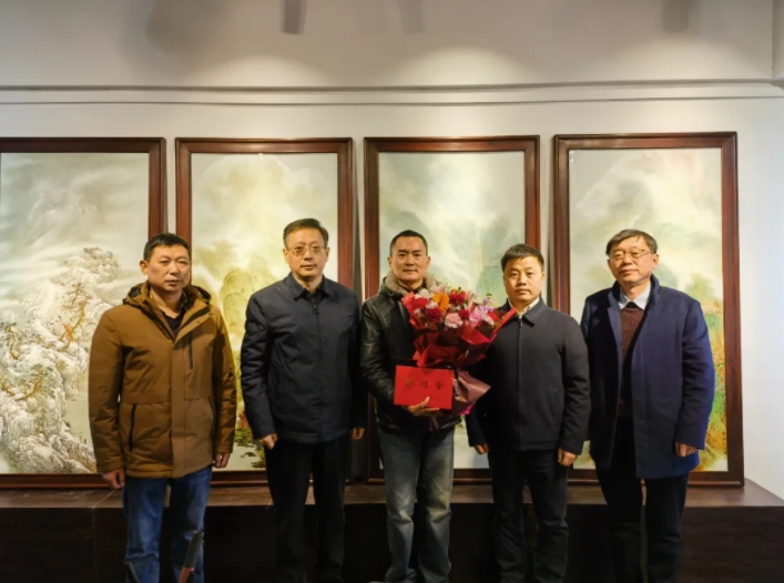 团市委陪同市人大常委会副主任占剑走访慰问专家人才　