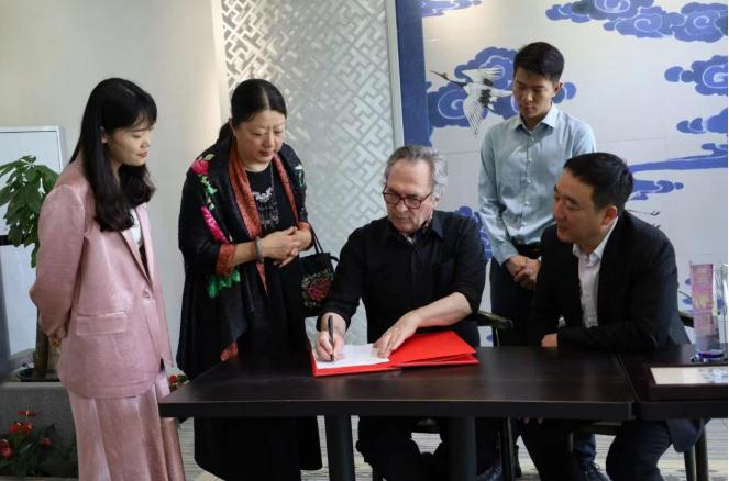 景德镇市青联开展中法民间艺术交